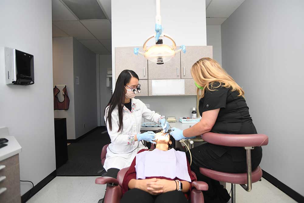 Dental Bridges: Choosing The Right Type - dentalclinicnearme