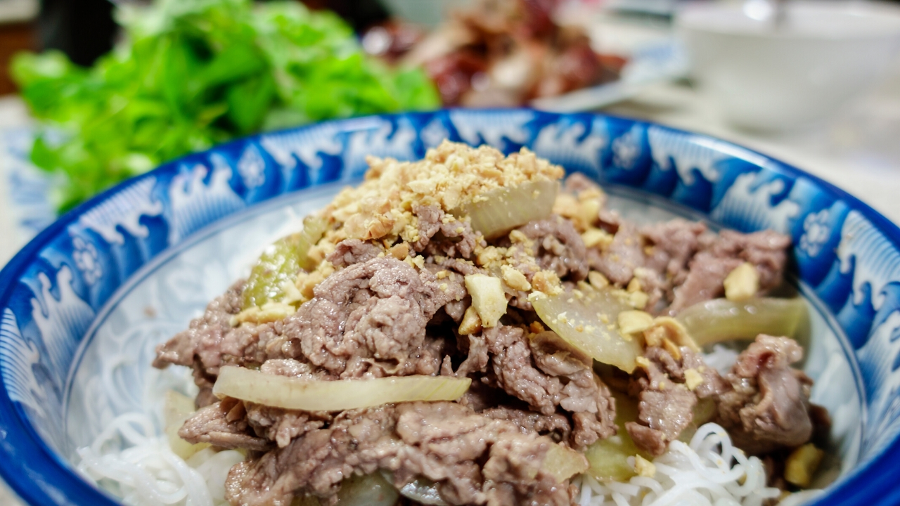 Vietnamese Noodle Bowl Recipe, Vermicelli | Beef Noodle Salad