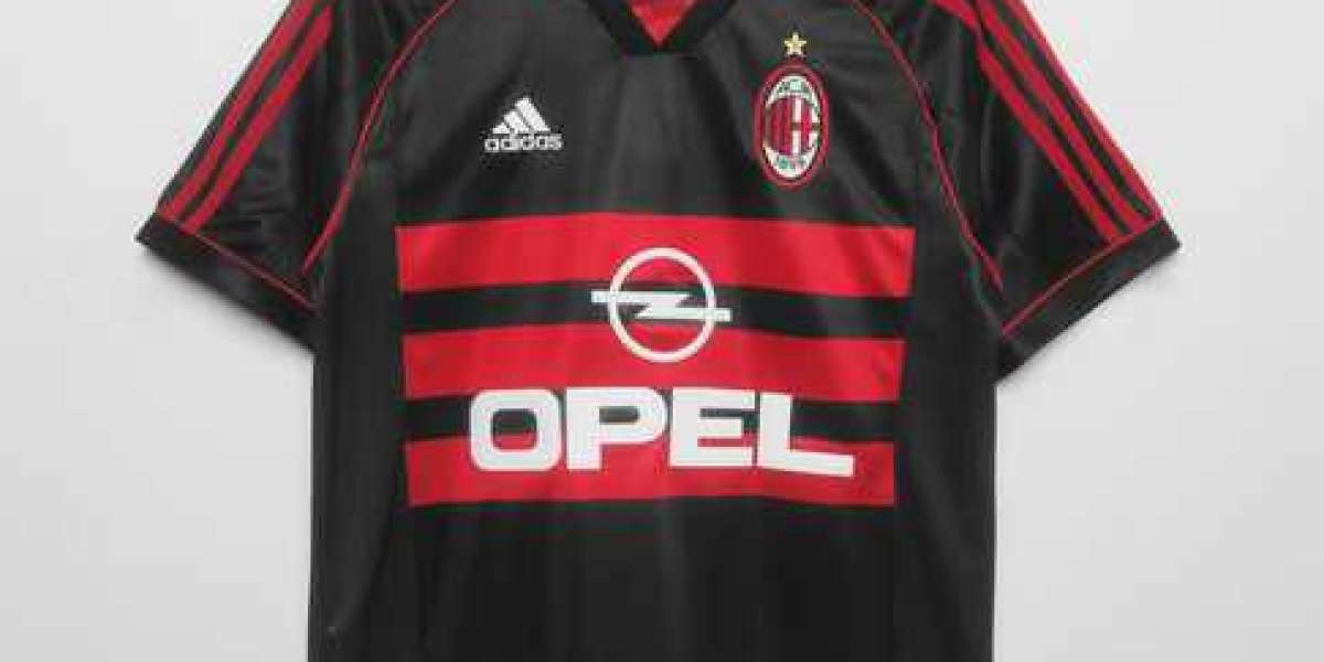 AC Milan en het eeuwige rood-zwarte gestreepte Kl****ieke Voetbalshirts